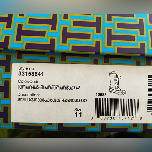 Tory Burch boots slight wear on bottom heal tread size 11 - Picture 6 of 6